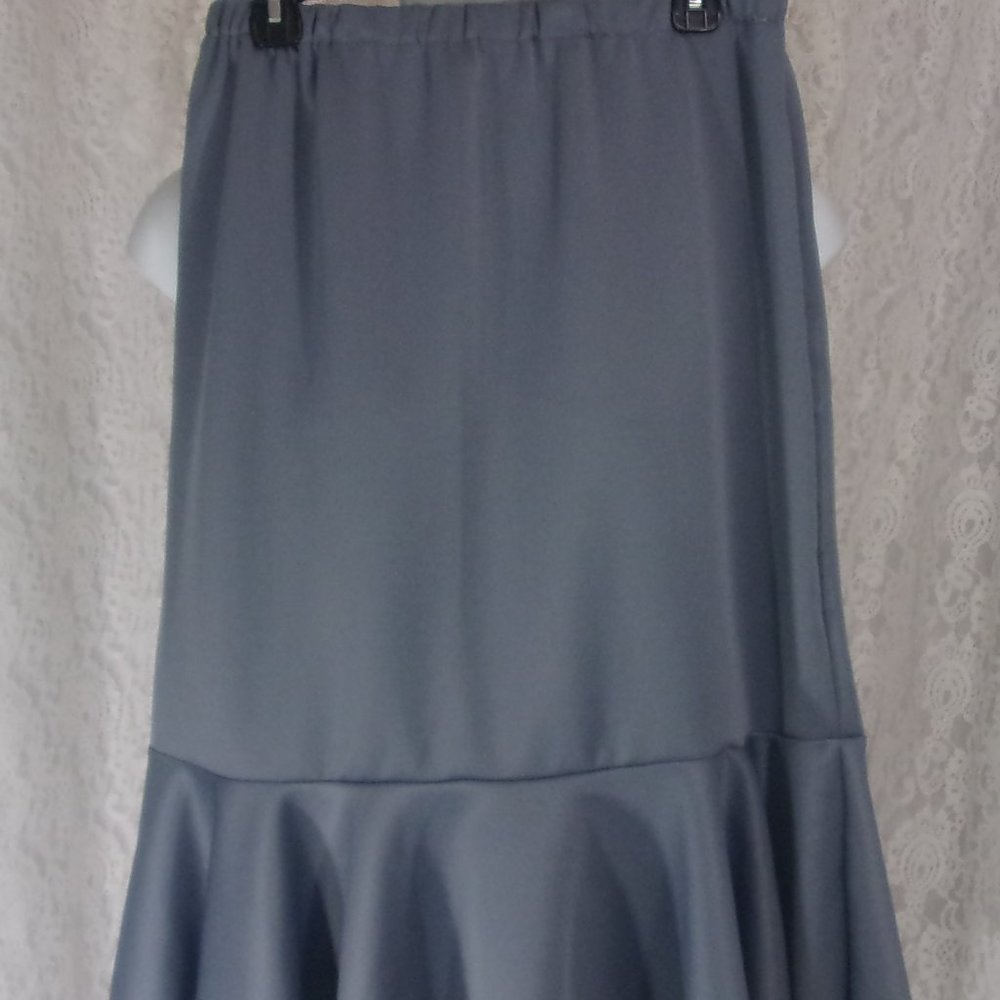 Gray Skirt Hand Couture Ruffle bottom NWOT Size 12/14